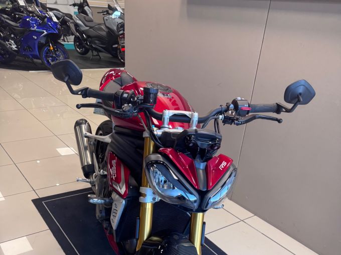 TRIUMPH SPEED TRIPLE 1200 RS 4