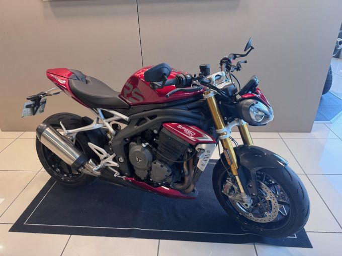 TRIUMPH SPEED TRIPLE 1200 RS 4