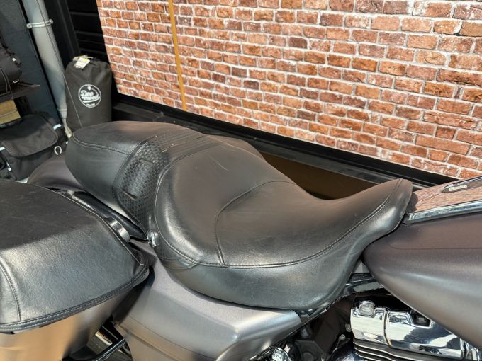 HARLEY-DAVIDSON TOURING STREET GLIDE 1690 4