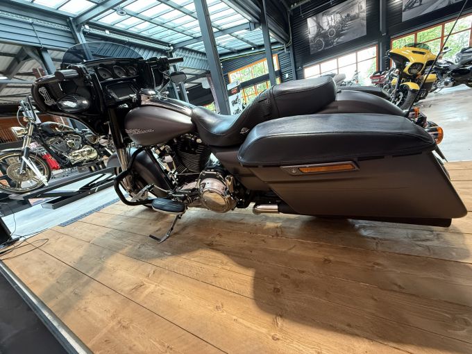 HARLEY-DAVIDSON TOURING STREET GLIDE 1690 4