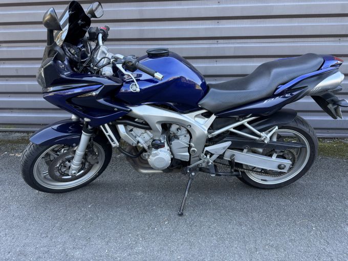 YAMAHA FZ6 600 FAZER 4