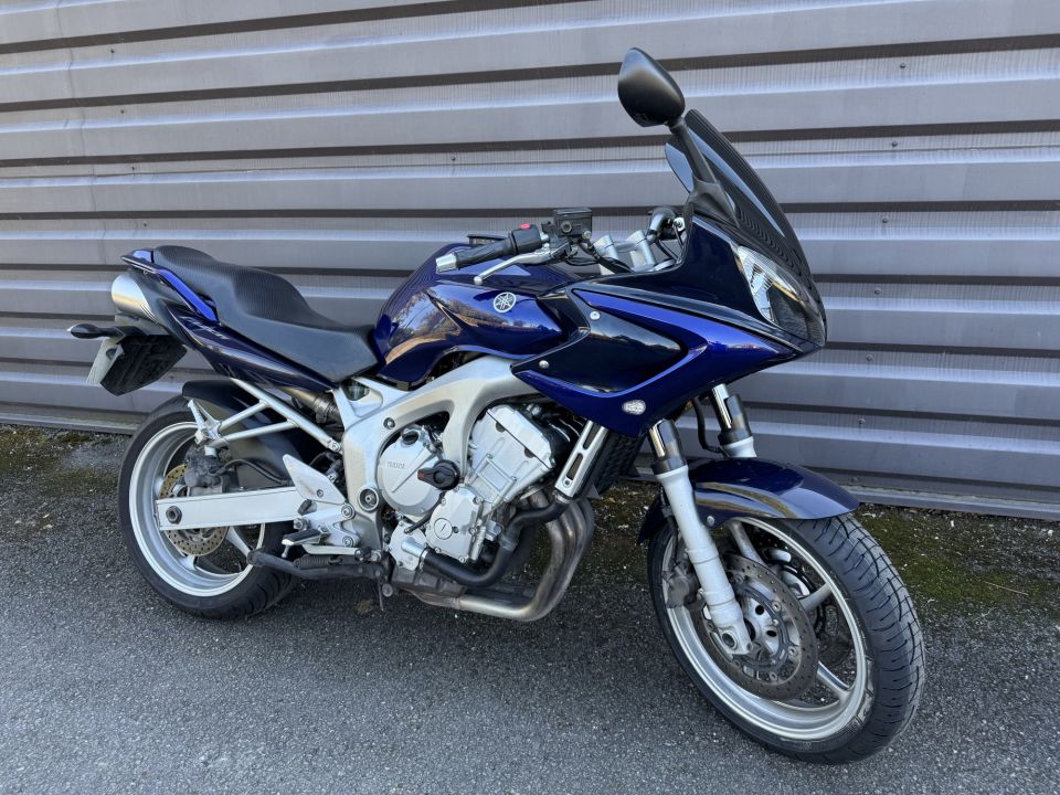 YAMAHA FZ6 600 FAZER 4