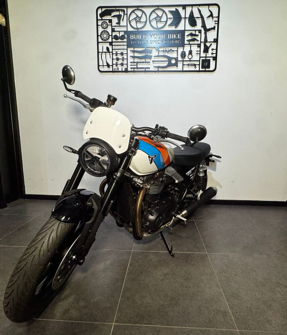 TRIUMPH SPEED TWIN 900 4