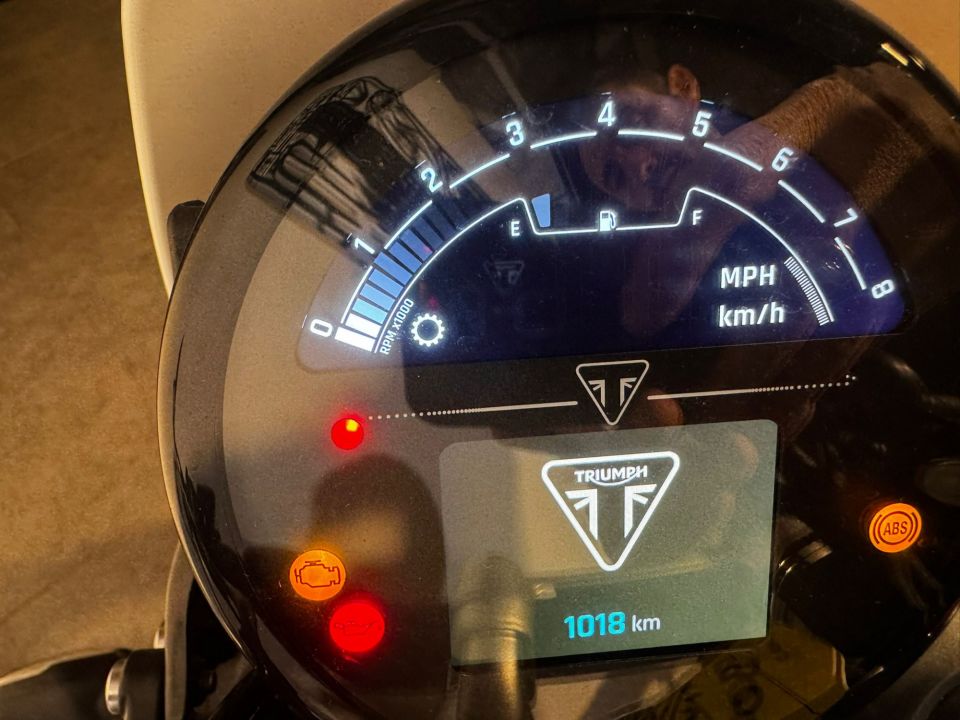 TRIUMPH SPEED TWIN 900 4