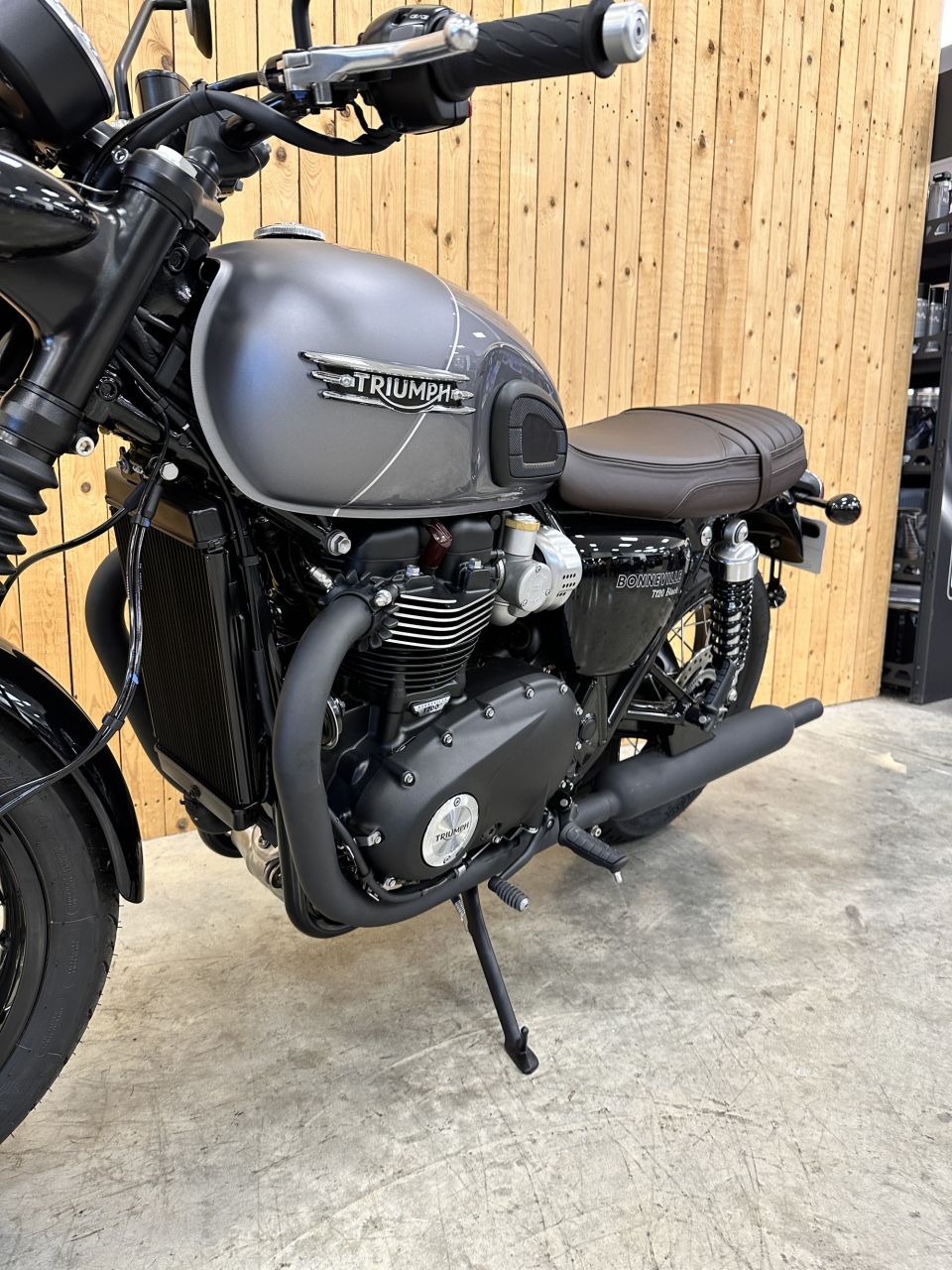 TRIUMPH Bonneville T120 Black 4