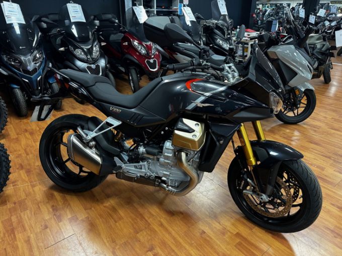 MOTO GUZZI V100 Mandello S 4