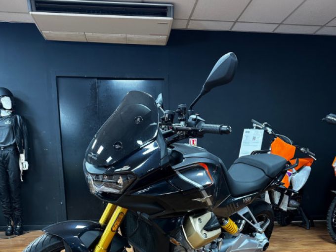 MOTO GUZZI V100 Mandello S 4