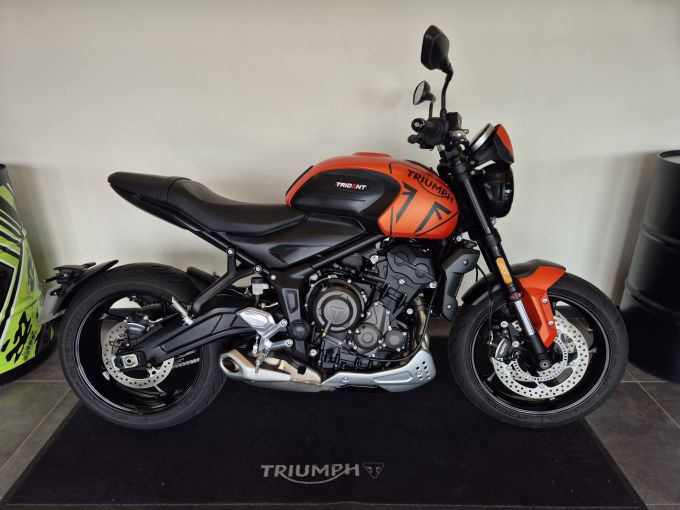 TRIUMPH TRIDENT 660 4