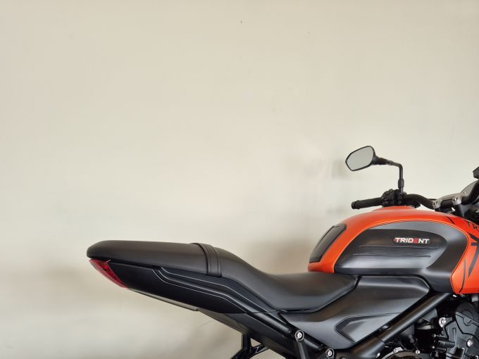 TRIUMPH TRIDENT 660 4