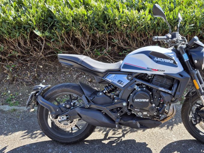 MOTO MORINI SEIEMMEZZO STR 650 4