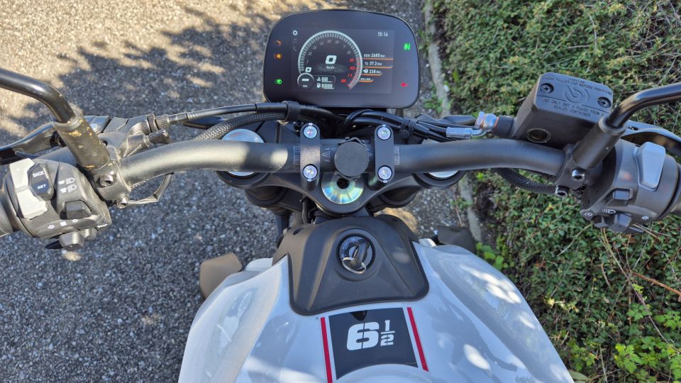 MOTO MORINI SEIEMMEZZO STR 650 4
