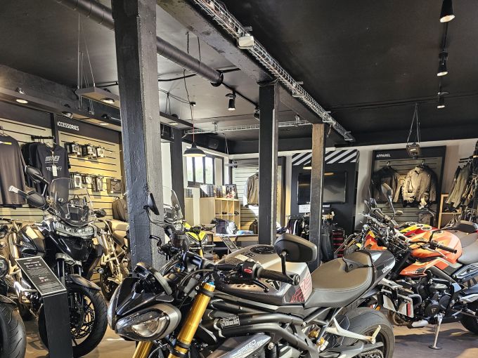 TRIUMPH SPEED TRIPLE 1200 RS 4