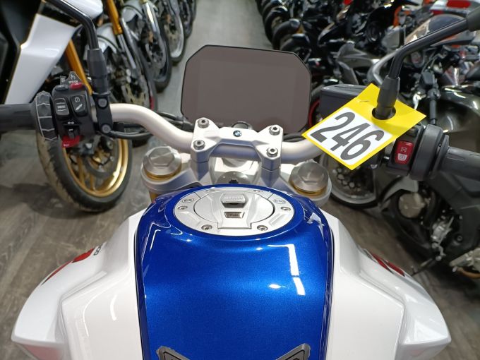 BMW F 900 R 4