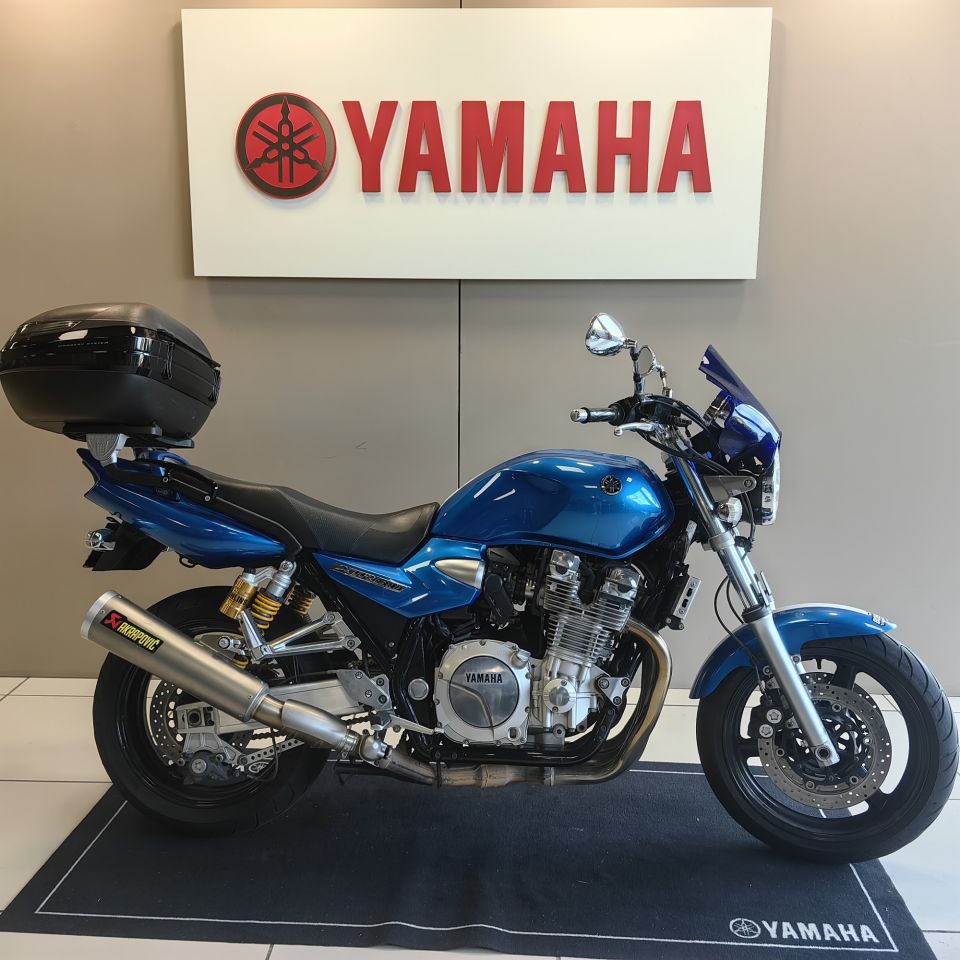YAMAHA XJR 1300 SP 4