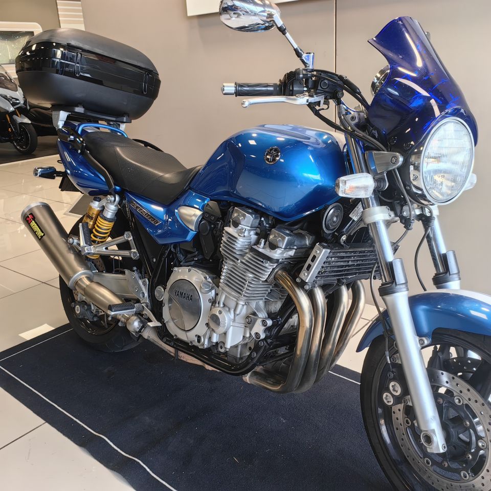 YAMAHA XJR 1300 SP 4