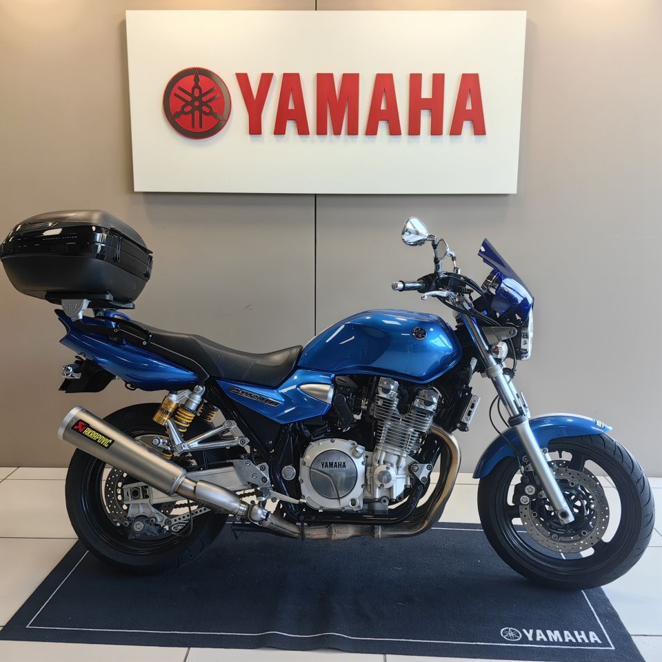 YAMAHA XJR 1300 SP 4