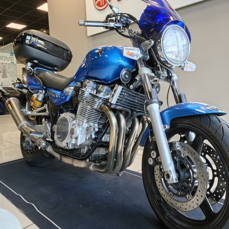 YAMAHA XJR 1300 SP 4