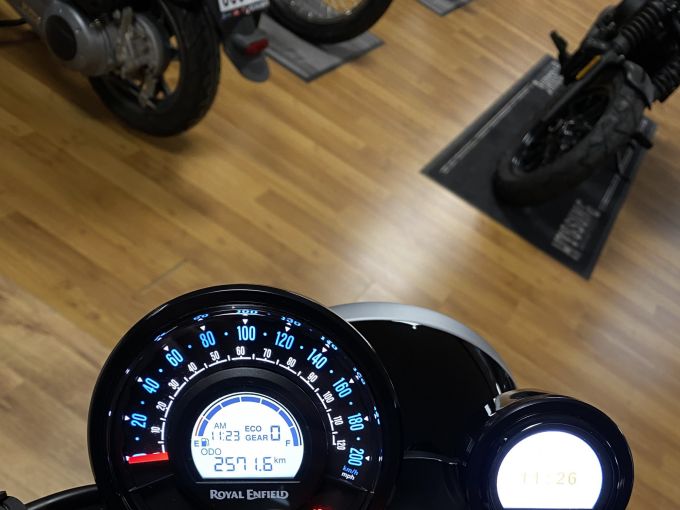ROYAL ENFIELD SUPER METEOR 650 4