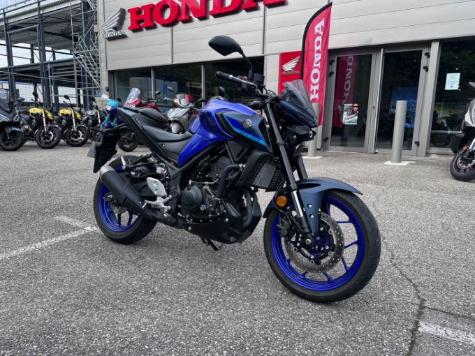 YAMAHA MT03 4