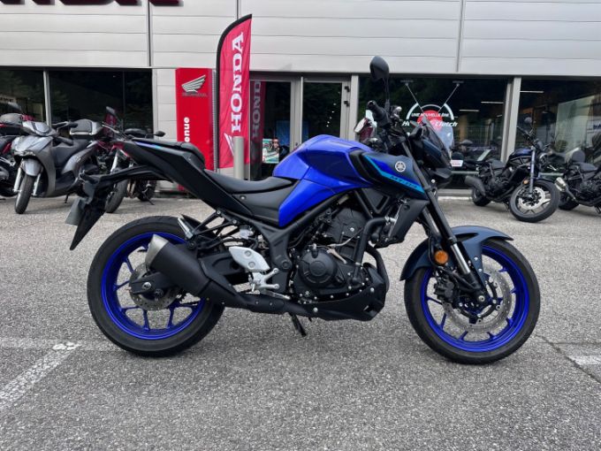 YAMAHA MT03 4