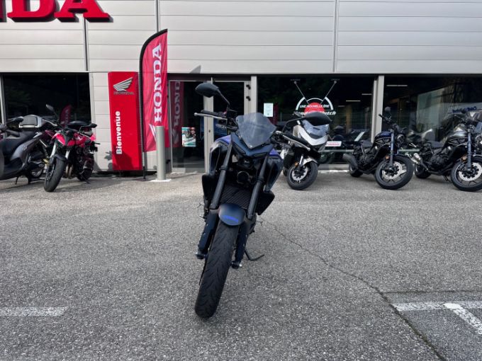 YAMAHA MT03 4