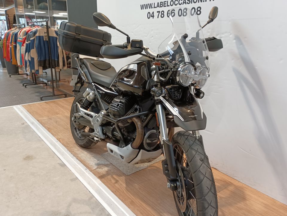 MOTO GUZZI V85 TT GUARDIA D\'ONORE 4