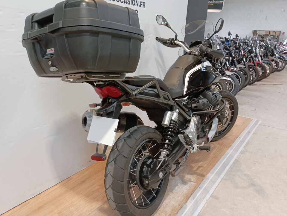 MOTO GUZZI V85 TT GUARDIA D\'ONORE 4