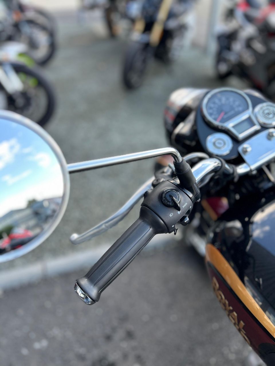 ROYAL ENFIELD CLASSIC 4