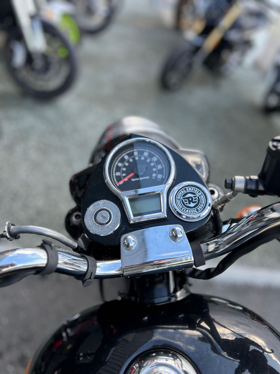 ROYAL ENFIELD CLASSIC 4