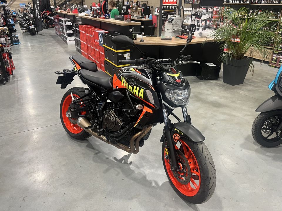 YAMAHA MT-07 (47.5CV) 4