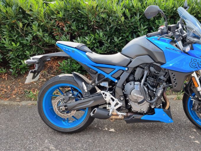 SUZUKI GSX-8S 4