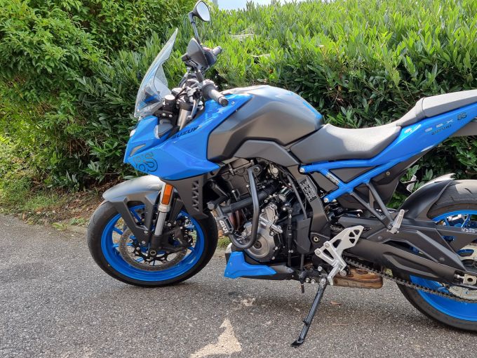 SUZUKI GSX-8S 4
