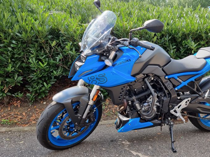 SUZUKI GSX-8S 4