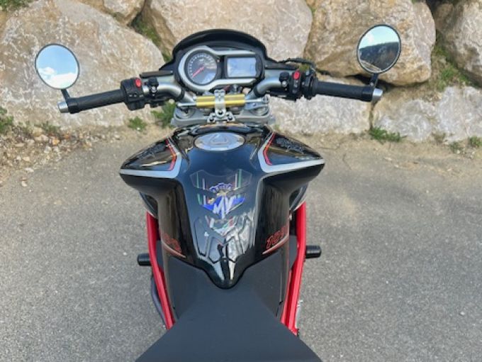 MV AGUSTA BRUTALE 1090 R 4