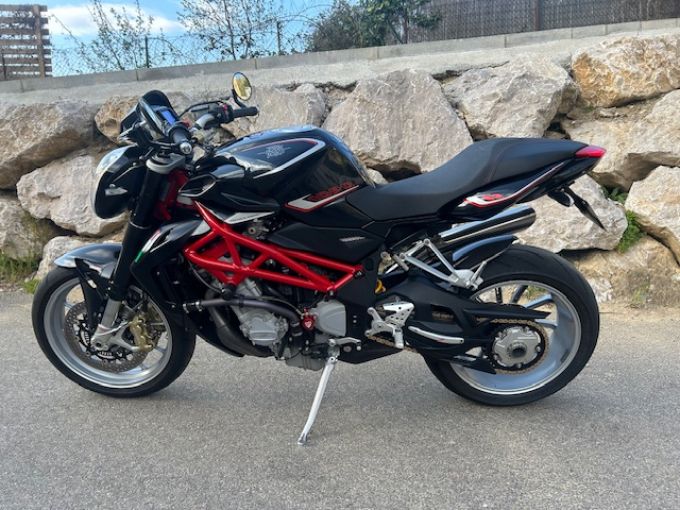 MV AGUSTA BRUTALE 1090 R 4