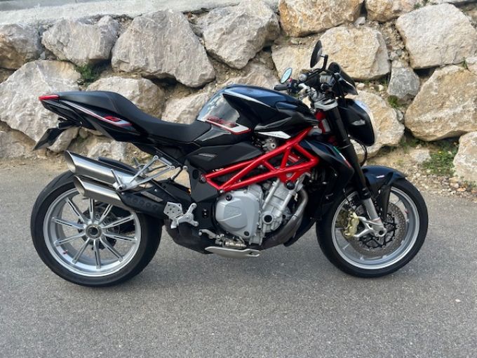 MV AGUSTA BRUTALE 1090 R 4