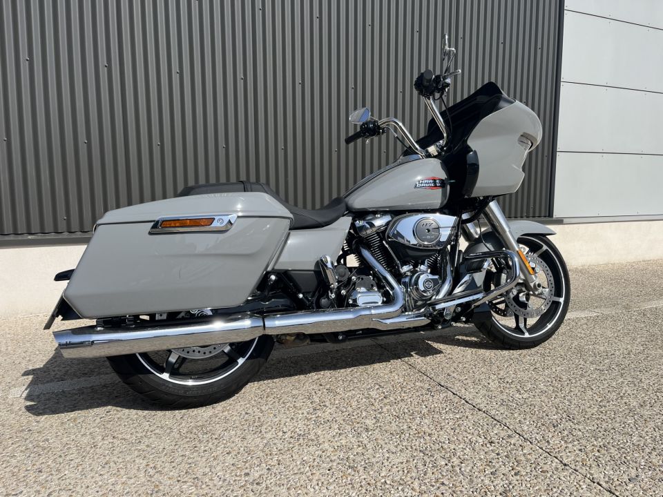 HARLEY-DAVIDSON TOURING ROAD GLIDE 1923 4