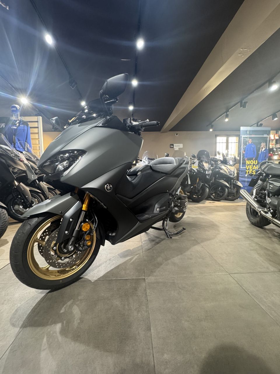 YAMAHA XP T-MAX 560 TECH MAX KAMO 4