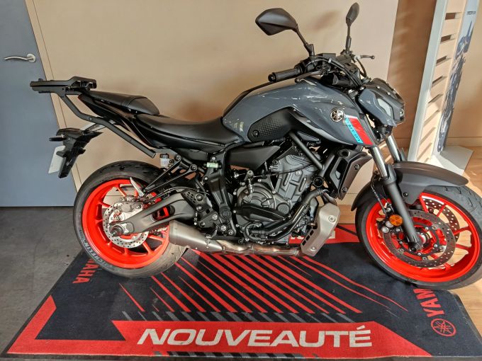 YAMAHA MT-07 4