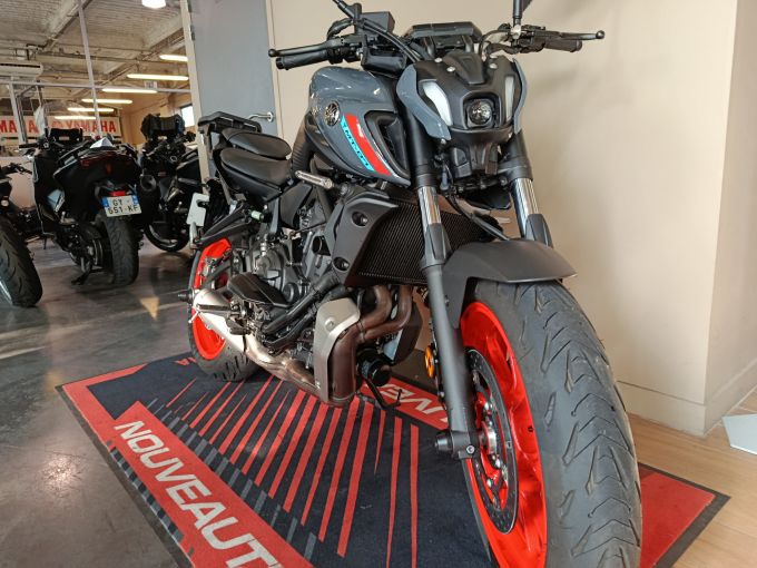 YAMAHA MT-07 4