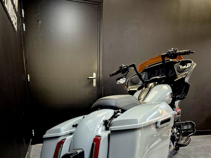 HARLEY-DAVIDSON TOURING ROAD GLIDE 1923 4