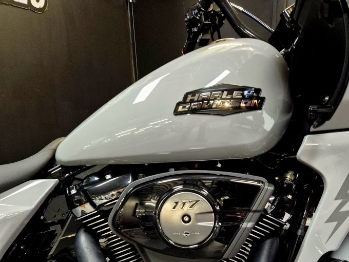 HARLEY-DAVIDSON TOURING ROAD GLIDE 1923 4