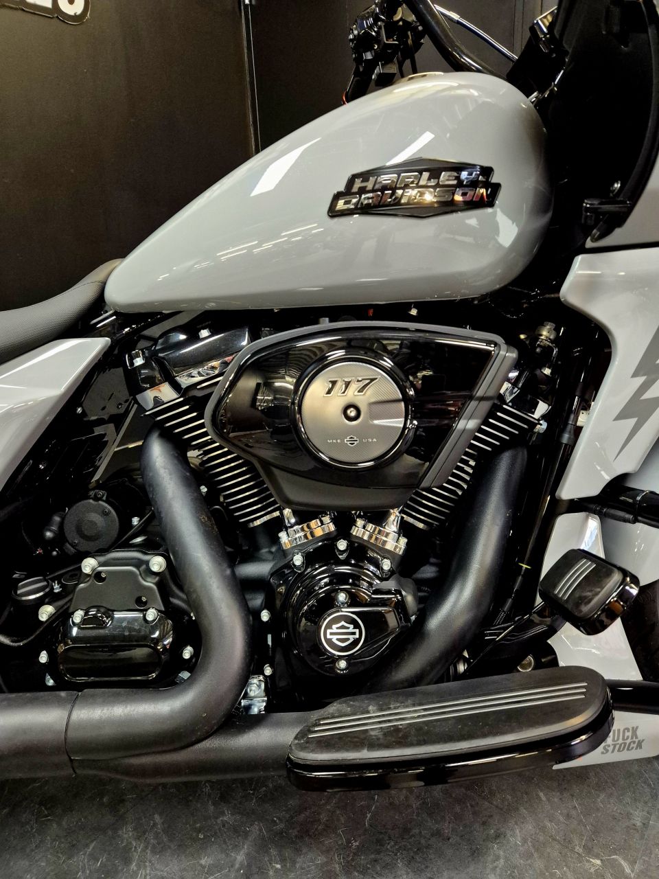 HARLEY-DAVIDSON TOURING ROAD GLIDE 1923 4
