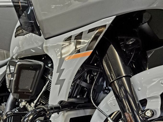 HARLEY-DAVIDSON TOURING ROAD GLIDE 1923 4