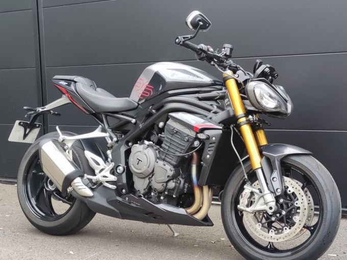 TRIUMPH SPEED TRIPLE 1200 RS 4