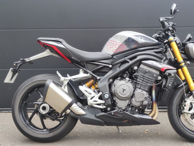 TRIUMPH SPEED TRIPLE 1200 RS 4