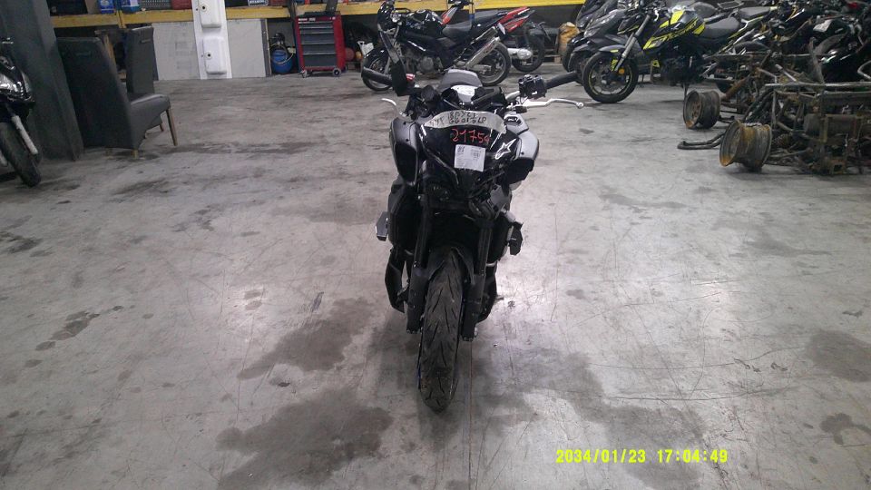 YAMAHA MT-10 4