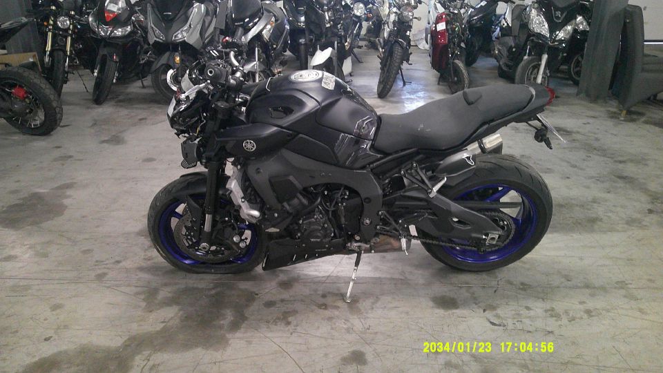 YAMAHA MT-10 4