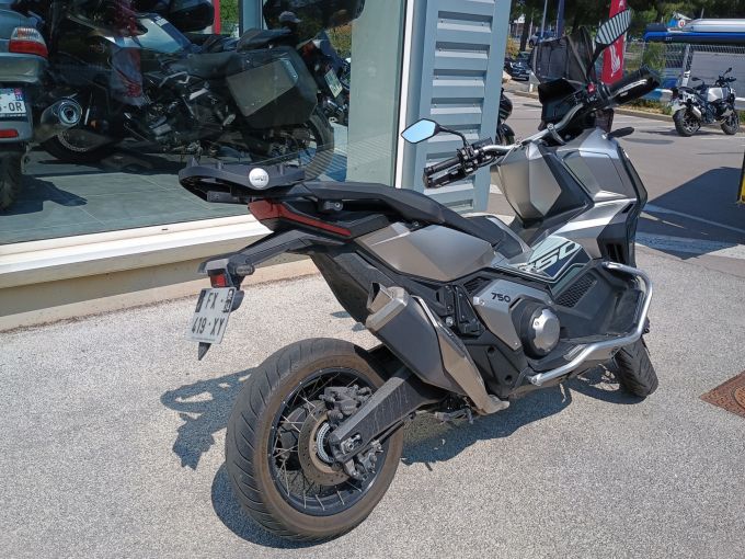 HONDA X-ADV 4