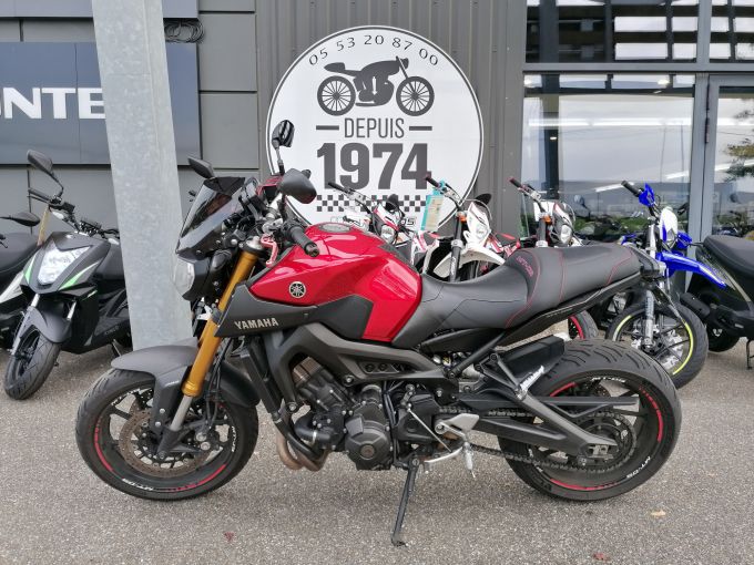 YAMAHA MT-09 4